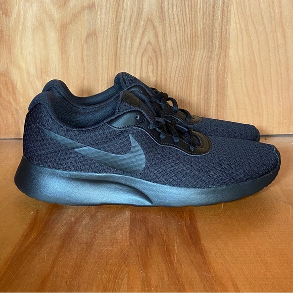NEW Nike Tanjun Triple Black - Picture 1 of 8